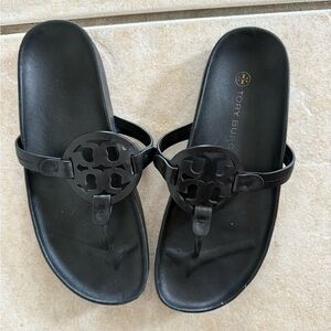 Tory Burch Black Miller Cloud Logo Thong Sandals - Patent Logo Detail